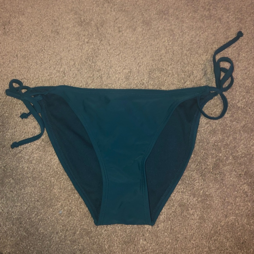Bikini Set - Picture 3 of 4
